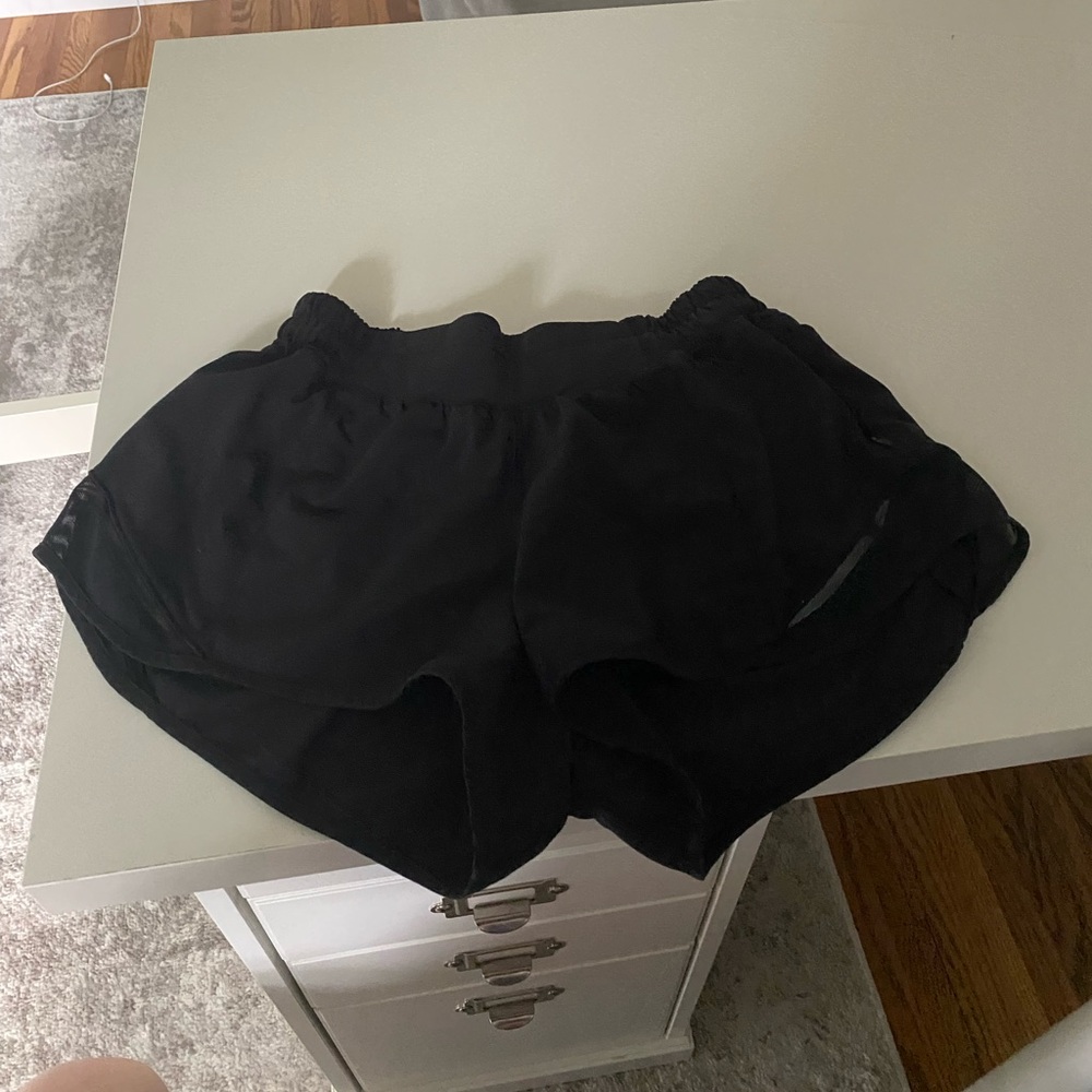 Lululemon Black Low rise 2.5 Hotty Hot Shorts